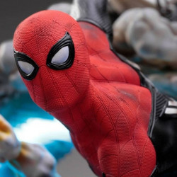 SPIDER-MAN Far From Home Statue Legacy Replica Spider-Man Iron Studios