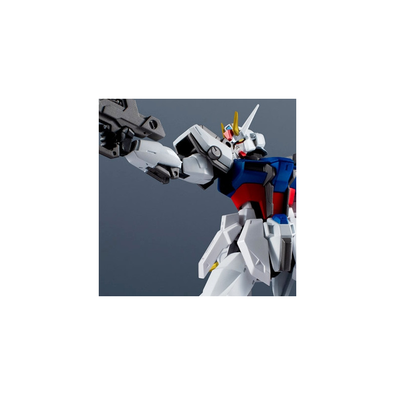 GUNDAM UNIVERSE Figurine GAT-X105 Strike Gundam Bandai