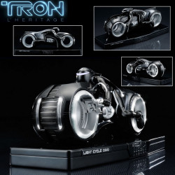 TRON Legacy Figurine Good Smile Sam Flynn & Light Cycle 110