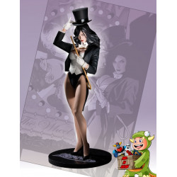 DC Statue Cover Girls Zatanna