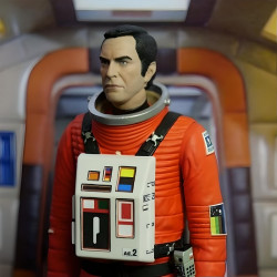 SPACE 1999 Figurine Commander John Koenig Sixteen 12